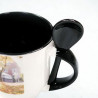 Tasse intérieur, anse et cuillère noir