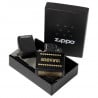 Briquet zippo noir dans sa boite