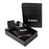 Briquet noir dans sa boite zippo