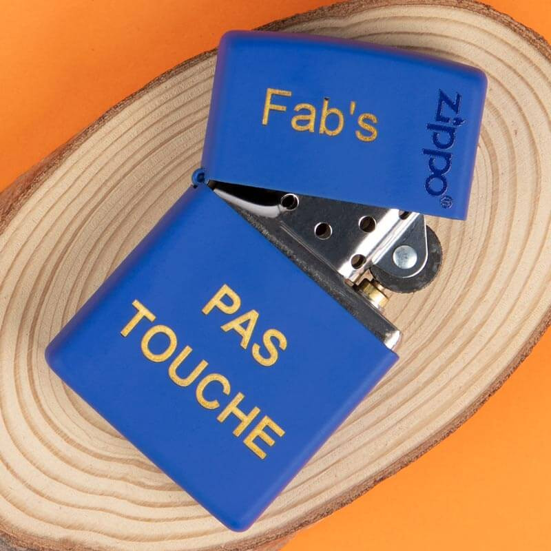 Briquet zippo bleu gravé Briquet zippo bleu gravé