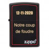 Briquet zippo noir avec sa bordure rouge