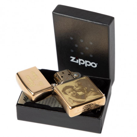 Briquet zippo doré avec sa boite Briquet zippo doré avec sa boite
