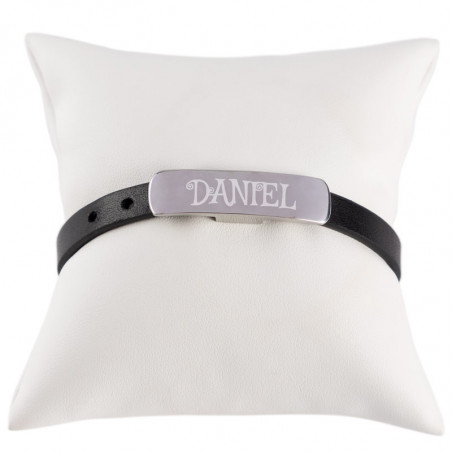 Acier et cuir dans ce bracelet personnalisé Acier et cuir dans ce bracelet personnalisé