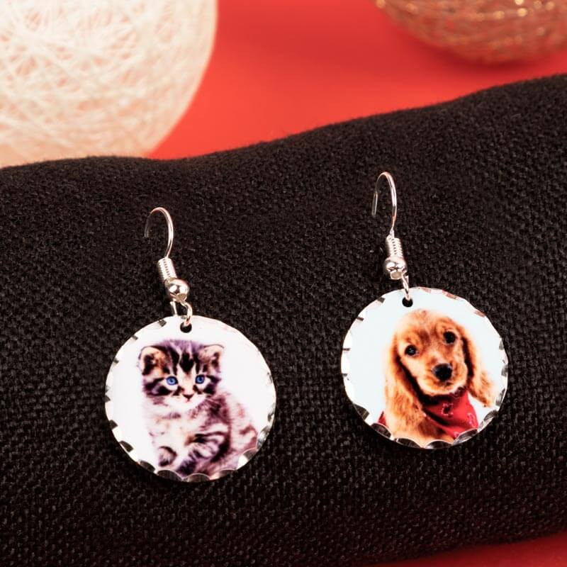 Paire boucles oreilles rondes photo Paire boucles oreilles rondes photo