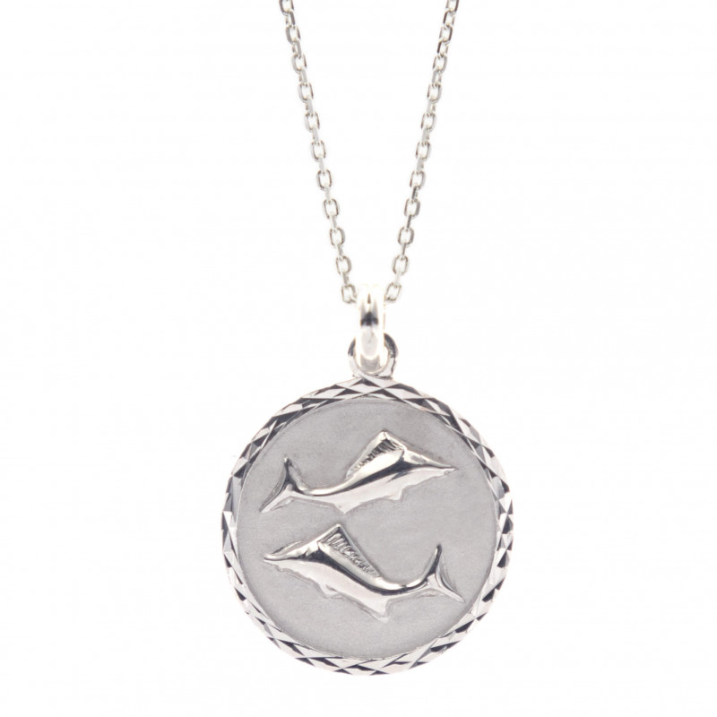 Collier poisson plaqué argent gravé Collier poisson plaqué argent gravé