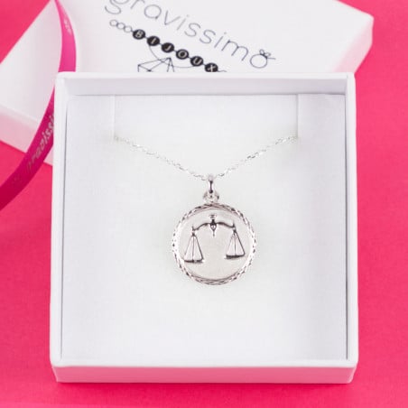 Pendentif zodiaque gravé dans son écrin Pendentif zodiaque gravé dans son écrin